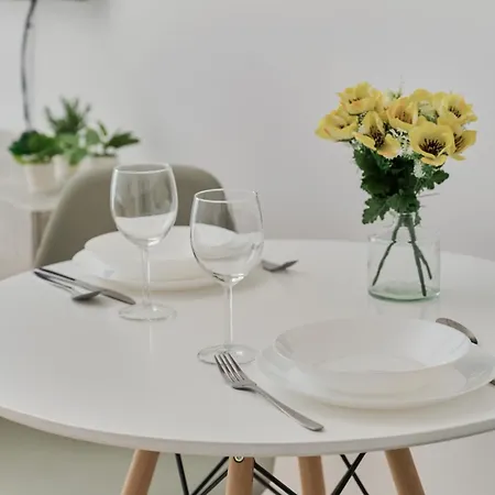 Apartamento Modern Slonimskiego With Balcony By Renters Breslavia